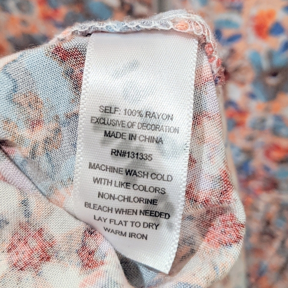 Socialite Floral High Neck Sleeveless Lace… - Picture 11 of 12